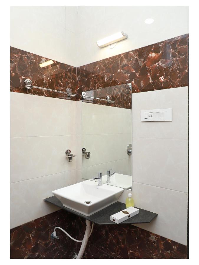 Hotel Opal Plaza Executive Waluj Buzurg Εξωτερικό φωτογραφία