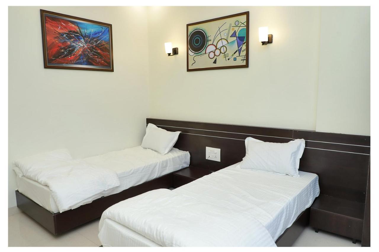 Hotel Opal Plaza Executive Waluj Buzurg Εξωτερικό φωτογραφία