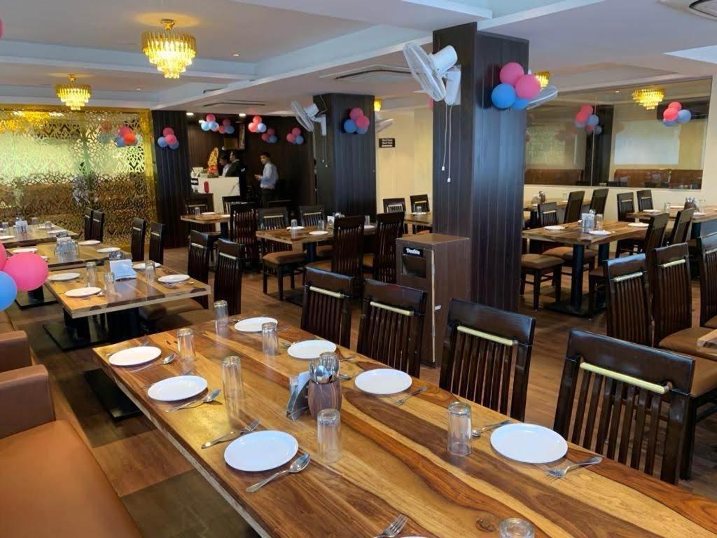 Hotel Opal Plaza Executive Waluj Buzurg Εξωτερικό φωτογραφία