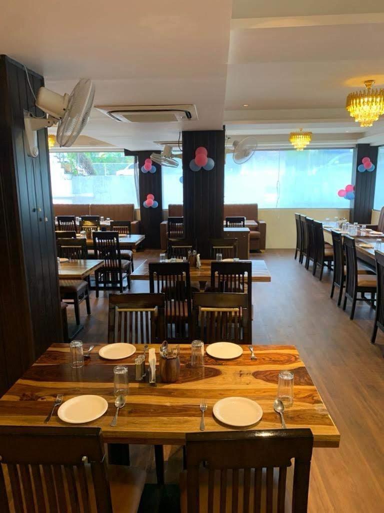 Hotel Opal Plaza Executive Waluj Buzurg Εξωτερικό φωτογραφία