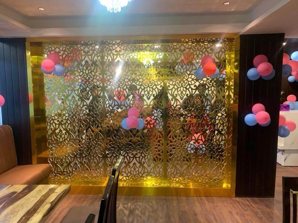 Hotel Opal Plaza Executive Waluj Buzurg Εξωτερικό φωτογραφία